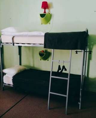 Гостиница Wl Hostel Омск Спальное место на двухъярусной кровати в общем номере для мужчин-3