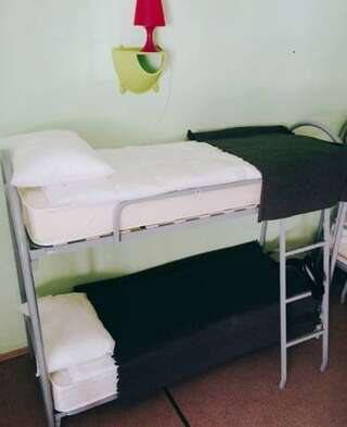 Гостиница Wl Hostel Омск Спальное место на двухъярусной кровати в общем номере для мужчин-5